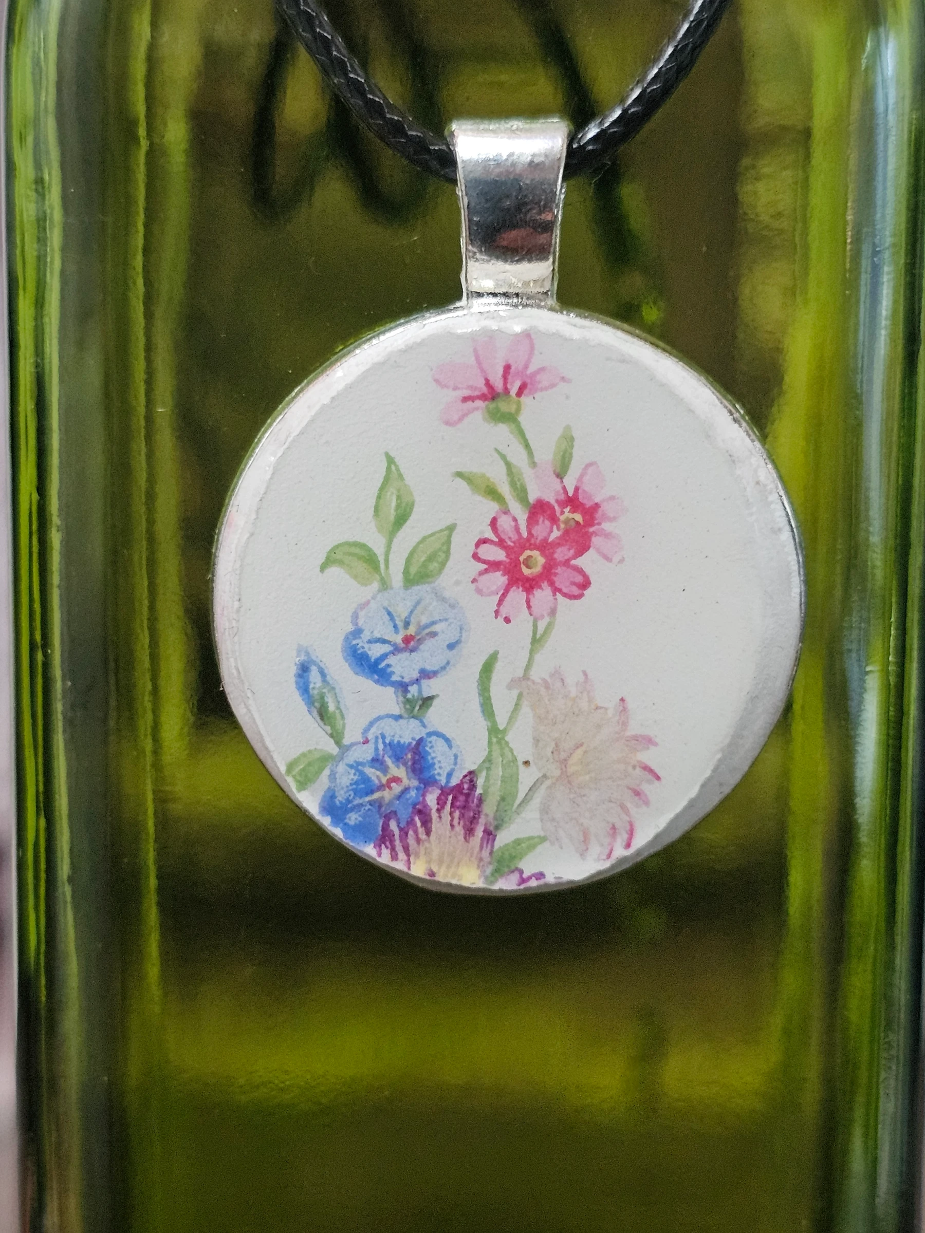 pendentif avec assiette Digoin et Sarreguemines modèle Colbert